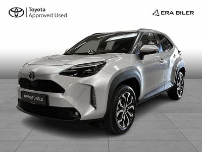 Shimering silver Brugt 2024 Toyota Yaris Cross Comfort SUV | 279.900 kr. (Lidt for dyr)