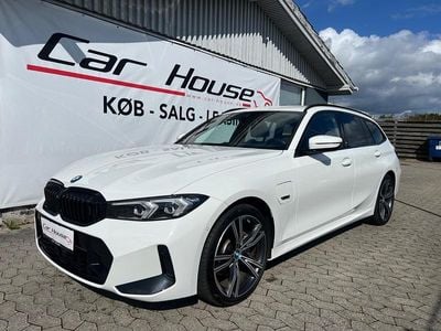 Hvidmetal Brugt 2023 BMW 330e M Sport Stationcar | 419.900 kr.