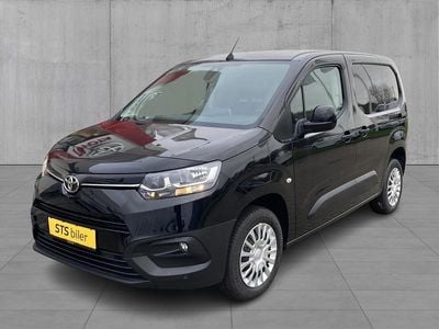 Absolute black Ny 2025 Toyota Proace City Van | 239.995 kr.