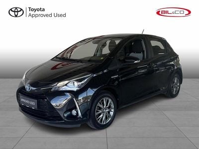 209 night sky black Brugt 2018 Toyota Yaris Hybrid H2 Hatchback | 129.900 kr. (Fair pris)