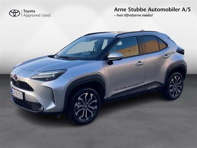 Shimmering silver Ny 2024 Toyota Yaris Cross Comfort SUV | 289.900 kr.