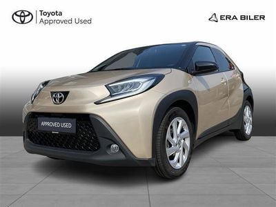 Ginger beige/night sky black Brugt 2022 Toyota Aygo Pulse Hatchback | 164.900 kr. (Dyr)