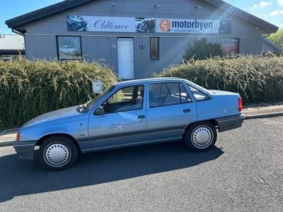 Blå Brugt 1989 Opel Kadett S Sedan | 83.500 kr.