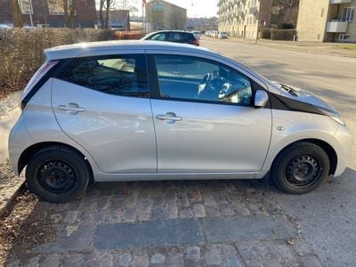 Grå Brugt 2015 Toyota Aygo X-play Hatchback | 49.500 kr. (Super pris)