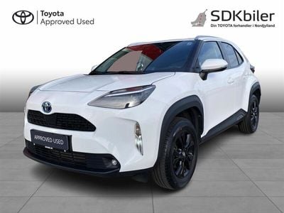 040 pure white Brugt 2023 Toyota Yaris Hybrid Comfort Van | 169.900 kr.