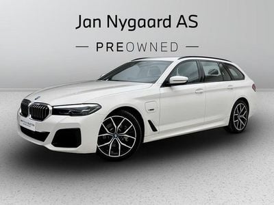 Hvid Brugt 2021 BMW 530e M Sport Stationcar | 419.000 kr. (Fair pris)