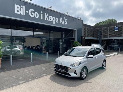 Sølvmetal Brugt 2023 Hyundai i10 Essential Hatchback | 129.500 kr. (Fair pris)