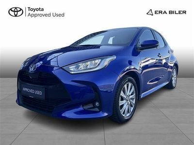 Cobalt blue Brugt 2023 Toyota Yaris Hybrid Active Hatchback | 209.900 kr. (Fair pris)