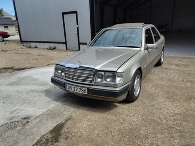 Grå Brugt 1989 Mercedes E230 | 85.000 kr.
