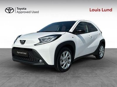 Pure white Ny 2025 Toyota Aygo Active Hatchback | 154.900 kr. (Fair pris)