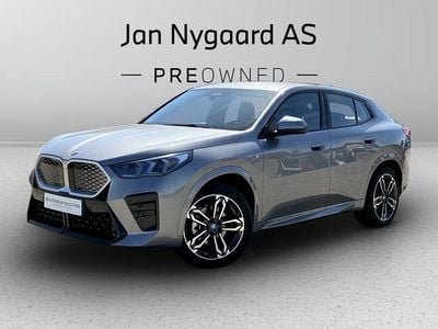 Gråmetal Ny 2025 BMW iX2 M Sport SUV | 389.900 kr. (Fair pris)