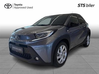Celestite grey Brugt 2024 Toyota Aygo Active Hatchback | 169.995 kr. (Fair pris)