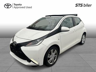 White flash Brugt 2017 Toyota Aygo x-sky Hatchback | 69.995 kr. (Fair pris)