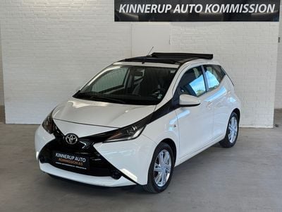 Hvid Brugt 2017 Toyota Aygo x-sky Hatchback | 74.900 kr. (Fair pris)