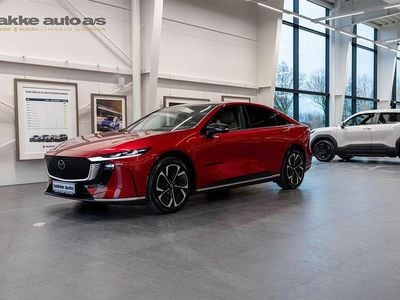 Rødmetal Brugt 2025 Mazda 6e Takumi-Line Hatchback | 309.900 kr. (Fair pris)