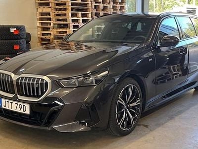 Koksmetal Brugt 2025 BMW i5 M Sport Sedan | 554.900 kr. (Fair pris)