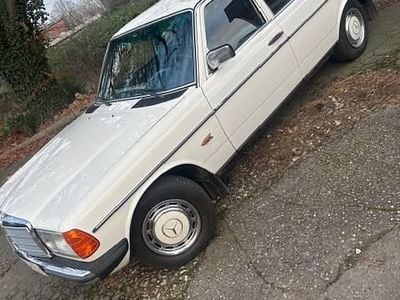 Brugt Mercedes 250 140 HK (102 kW) 1982 Sedan