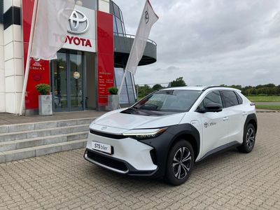 Platinum pearl white Brugt 2024 Toyota bZ4X Executive SUV | 349.900 kr. (Fair pris)