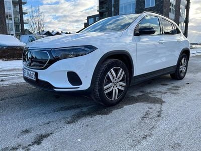 Hvid Brugt 2023 Mercedes EQA250+ AMG line SUV | 264.900 kr. (God pris)