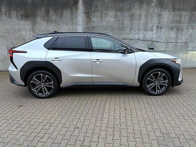 Sølvmetal Ny 2025 Toyota bZ4X Executive SUV | 299.900 kr. (Fair pris)