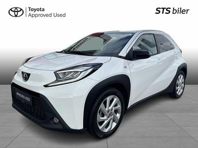 Pure white Brugt 2023 Toyota Aygo Active Hatchback | 139.995 kr. (Fair pris)