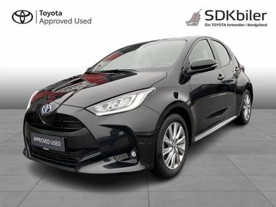 Night sky black Brugt 2023 Toyota Yaris Hybrid Active Hatchback | 224.900 kr. (Fair pris)