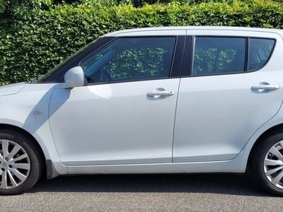 Hvid metallic Brugt 2012 Suzuki Swift Comfort Hatchback | 49.000 kr. (God pris)