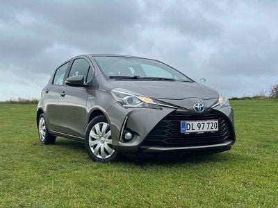 Grå Brugt 2018 Toyota Yaris Hybrid H2 Hatchback | 79.000 kr. (Super pris)