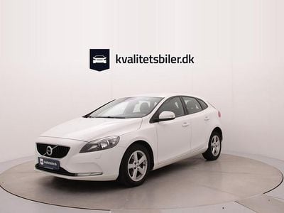 Hvid Brugt 2018 Volvo V40 Kinetic Stationcar | 154.900 kr.