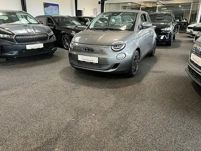 Sølvmetal Brugt 2023 Fiat 500e La Prima Hatchback | 174.990 kr. (Lidt for dyr)