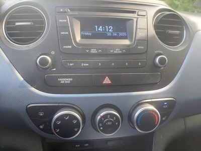 Farve: sølvmetal Brugt 2015 Hyundai i10 GO! Hatchback | 49.900 kr.