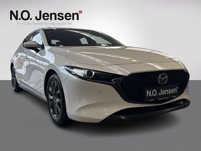 Brugt Mazda 3 Cosmo 180 HK (132 kW) 2019 Farve ……………………………………………………………………. snowflake white pearl Hatchback