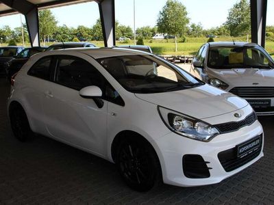 Hvid Brugt 2016 Kia Rio Base Hatchback | 84.800 kr. (Lidt for dyr)