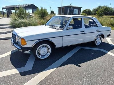 Brugt 1980 Mercedes E230 | 74.000 kr.