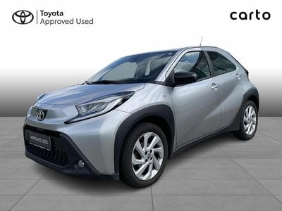 1l0 shimmering silver Brugt 2022 Toyota Aygo Active Hatchback | 119.900 kr. (Fair pris)