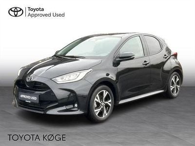 Flame red Brugt 2024 Toyota Yaris Hybrid Executive Hatchback | 209.900 kr.