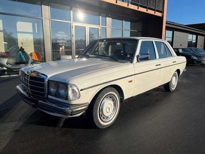 Hvid Brugt 1981 Mercedes 230 | 69.900 kr.