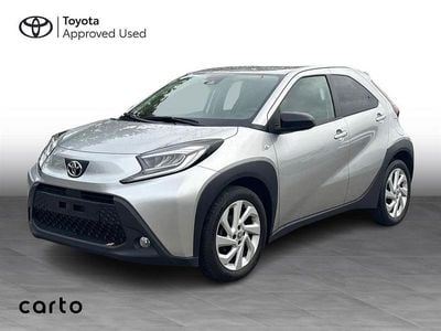 1l0 shimmering silver Brugt 2022 Toyota Aygo X Active SUV | 144.900 kr. (Fair pris)