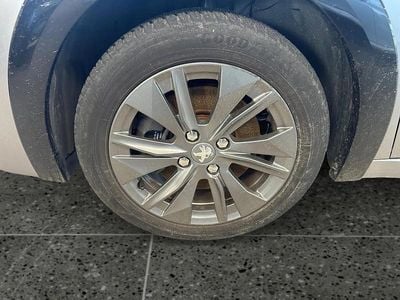 Brugt Peugeot e-208 Active 100 kW (136 HK) 2022 Sølv metal Hatchback