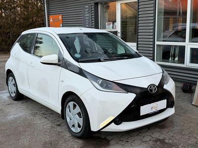 Hvid Brugt 2016 Toyota Aygo X-play Hatchback | 79.900 kr. (Fair pris)