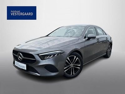 Grå Brugt 2023 Mercedes A200 Progressive Sedan | 349.900 kr.