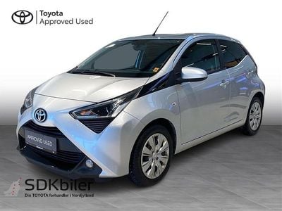 Silver sparkle Brugt 2020 Toyota Aygo x-press Hatchback | 94.900 kr. (Lidt for dyr)