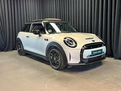 White silver metallic Brugt 2022 Mini Cooper SE Hatchback | 174.900 kr. (Fair pris)