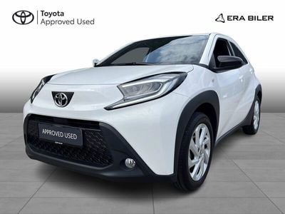 Hvid Brugt 2024 Toyota Aygo Active Hatchback | 144.900 kr. (Fair pris)