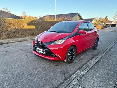 Brugt Toyota Aygo X-play 69 HK (50 kW) 2015 Rød Hatchback