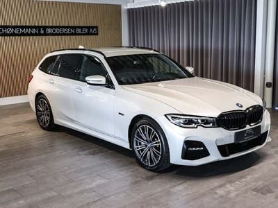 Hvidmetal Brugt 2022 BMW 330e M Sport Stationcar | 349.900 kr.