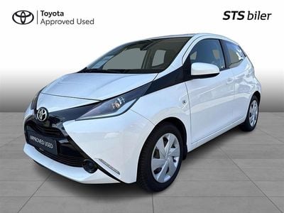 Hvid Brugt 2016 Toyota Aygo X-play Hatchback | 69.900 kr. (Lidt for dyr)