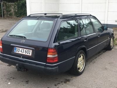 Blå Brugt 1990 Mercedes E230 | 120.000 kr.
