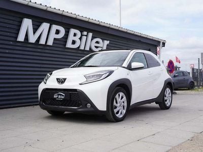 Hvid Brugt 2023 Toyota Aygo Pulse Hatchback | 134.900 kr. (Fair pris)