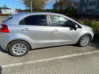 Sølvmetal Brugt 2012 Kia Rio Motion Hatchback | 44.900 kr. (Lidt for dyr)